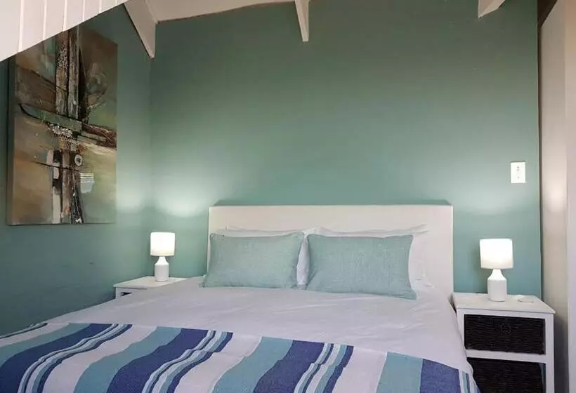 Majatalo West Coast Seaside Getaway