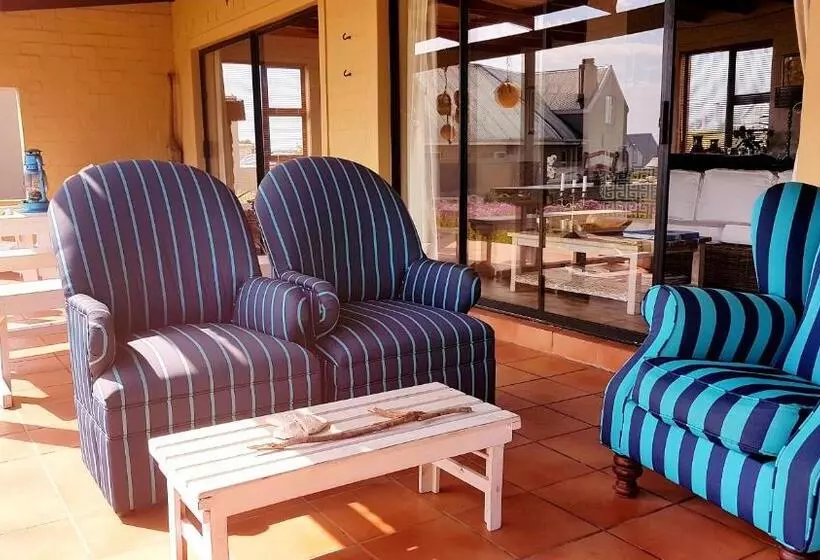 Majatalo West Coast Seaside Getaway