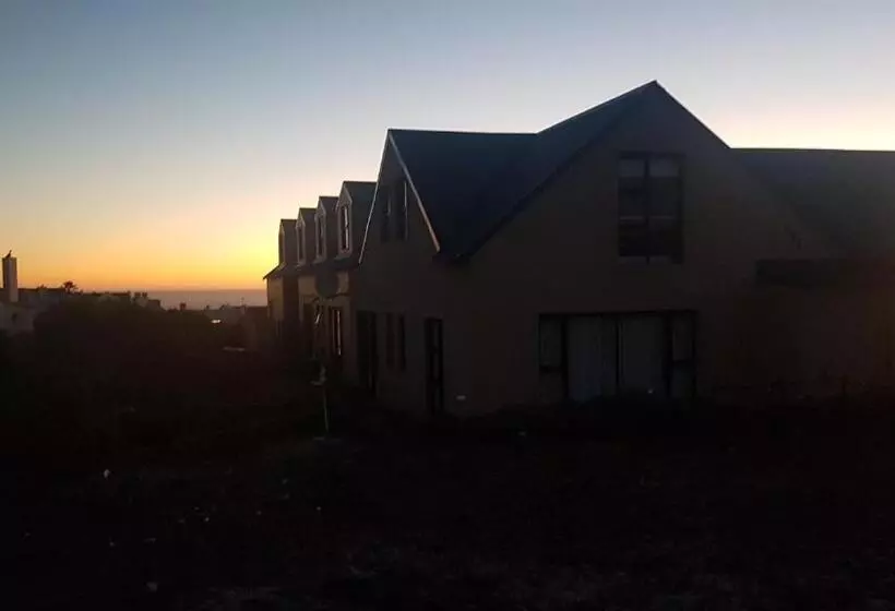 Majatalo West Coast Seaside Getaway