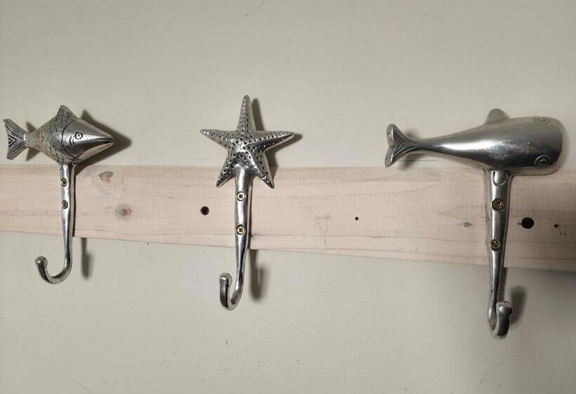 بنسيون West Coast Seaside Getaway