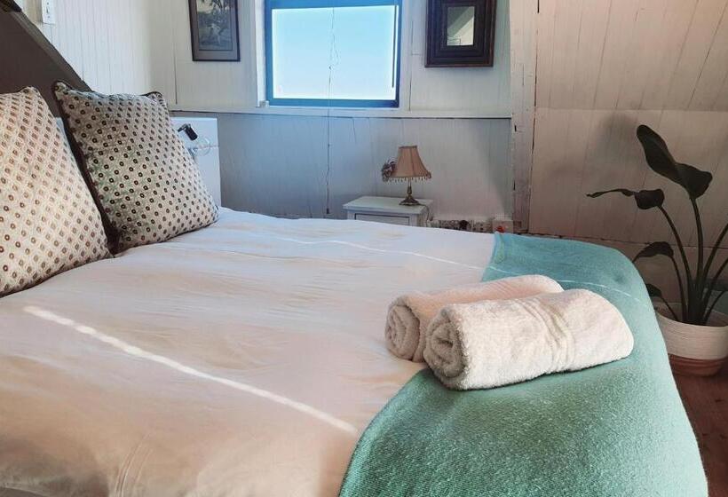 بنسيون West Coast Seaside Getaway