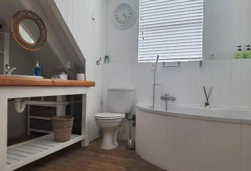 Majatalo West Coast Seaside Getaway