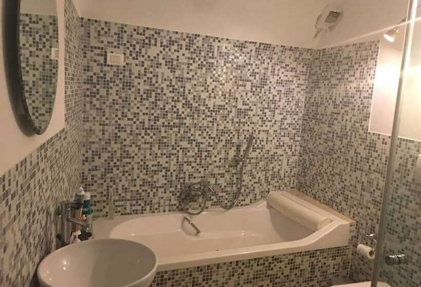 レジデンス Stunning Medieval Mountain Retreat With Pool