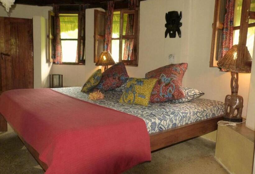 فندق Ankobra Beach Resort