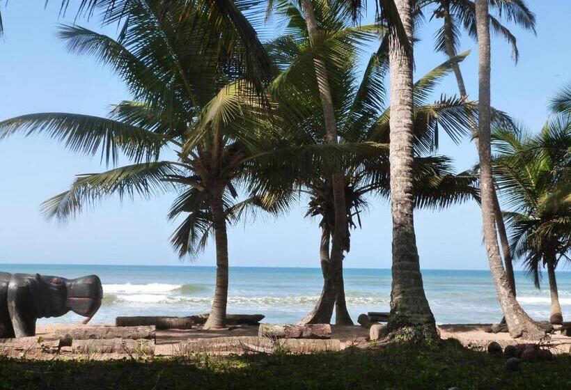 فندق Ankobra Beach Resort