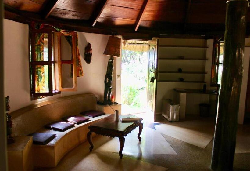 فندق Ankobra Beach Resort