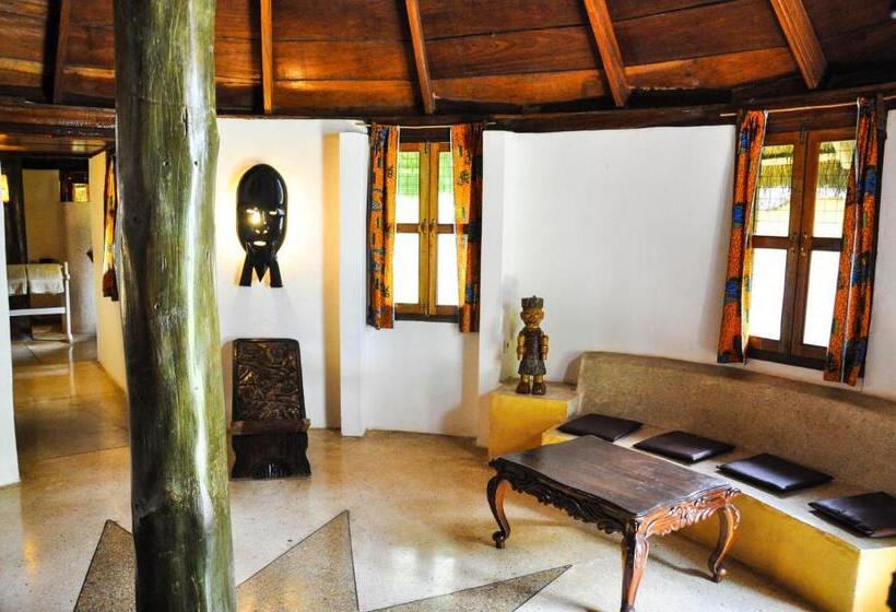 فندق Ankobra Beach Resort