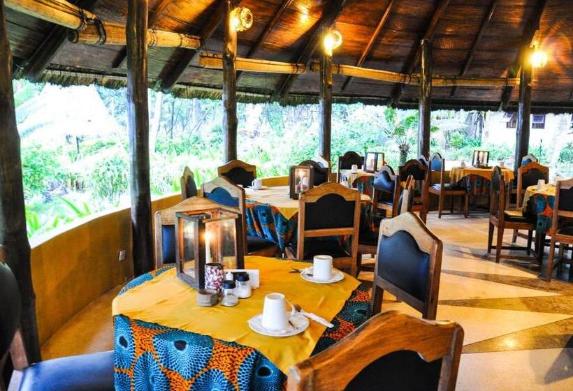 فندق Ankobra Beach Resort