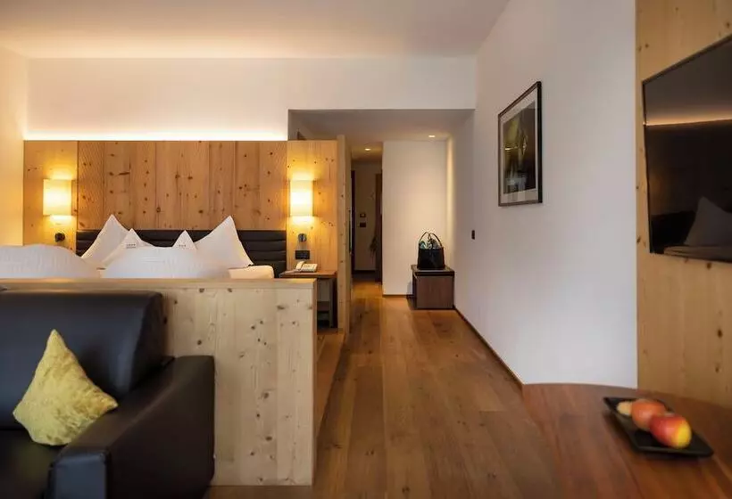 Hotelli Artnatur Dolomites