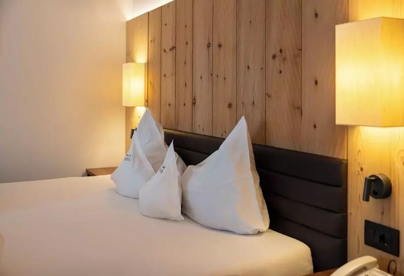 Hotelli Artnatur Dolomites