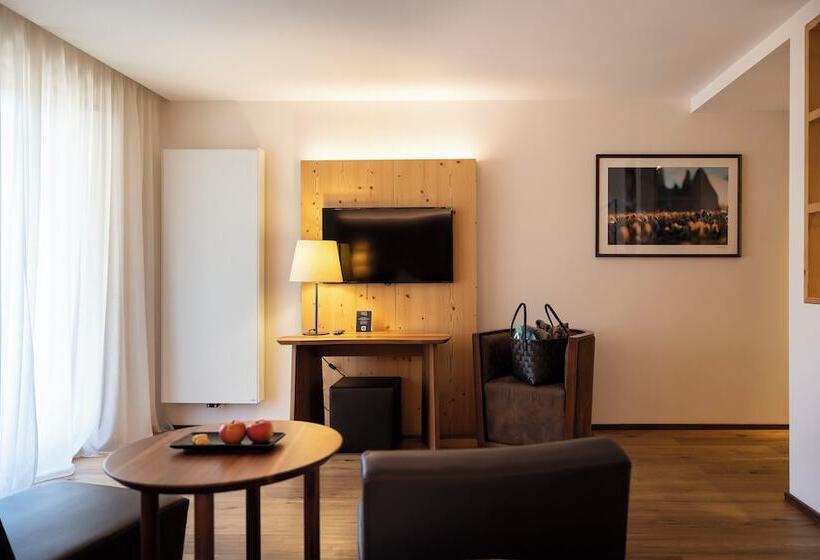 Отель Artnatur Dolomites