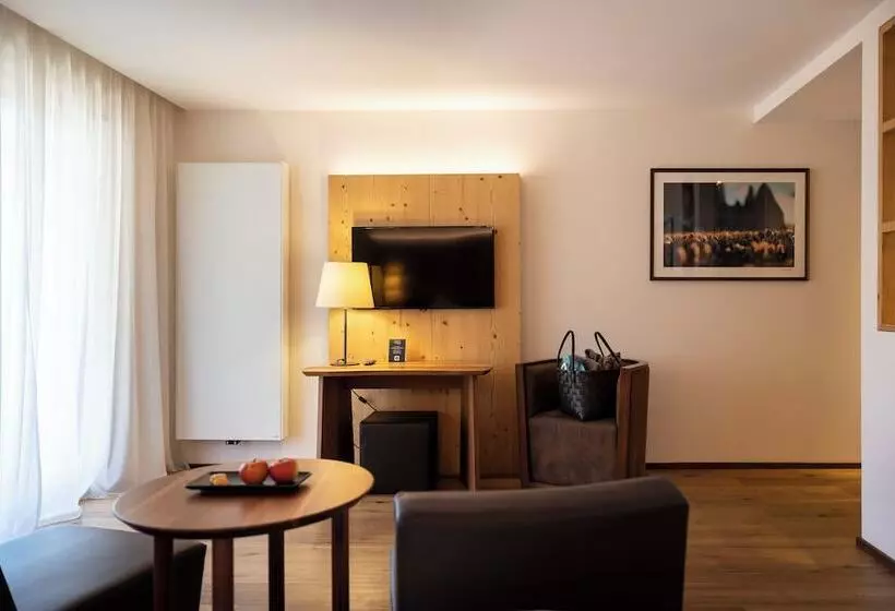 Hotelli Artnatur Dolomites