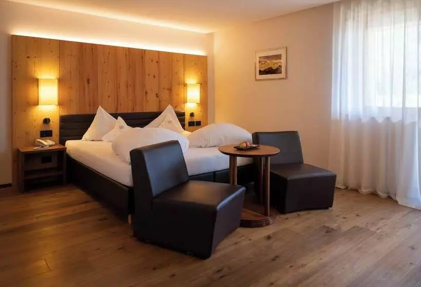 Hotelli Artnatur Dolomites