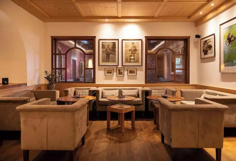 Hotelli Artnatur Dolomites