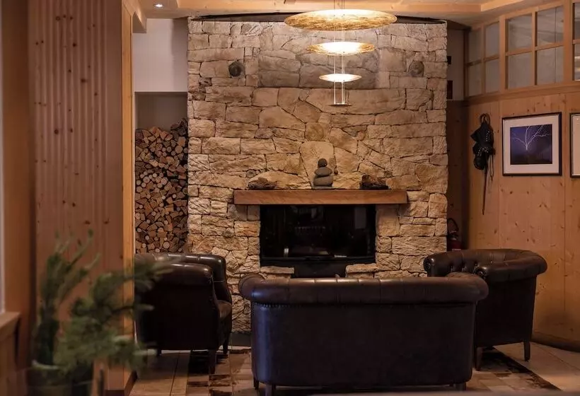 Hotelli Artnatur Dolomites