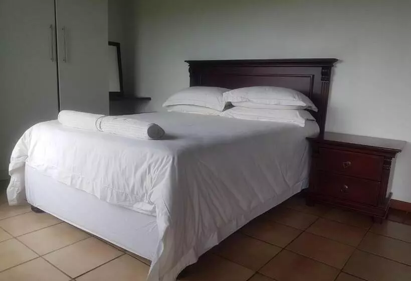 Hotelli First Group Hole In The Wall