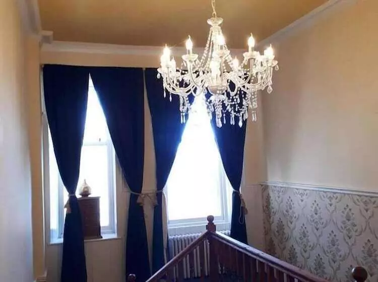 Hotelli Hallgreen Castle