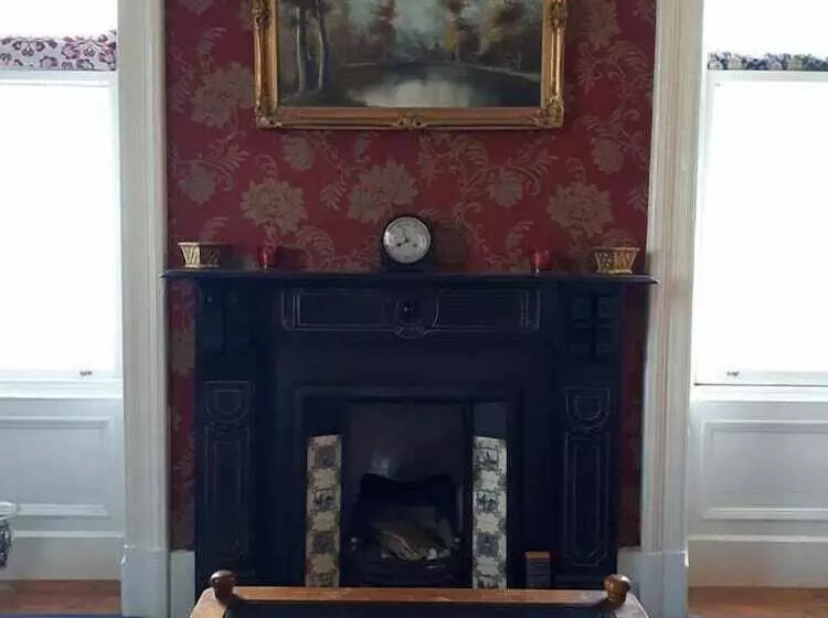 Hotelli Hallgreen Castle