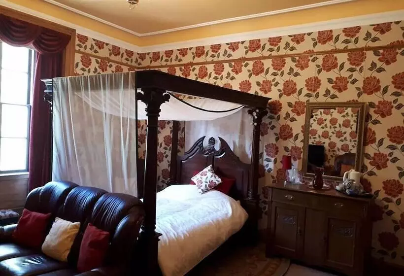 Hotelli Hallgreen Castle