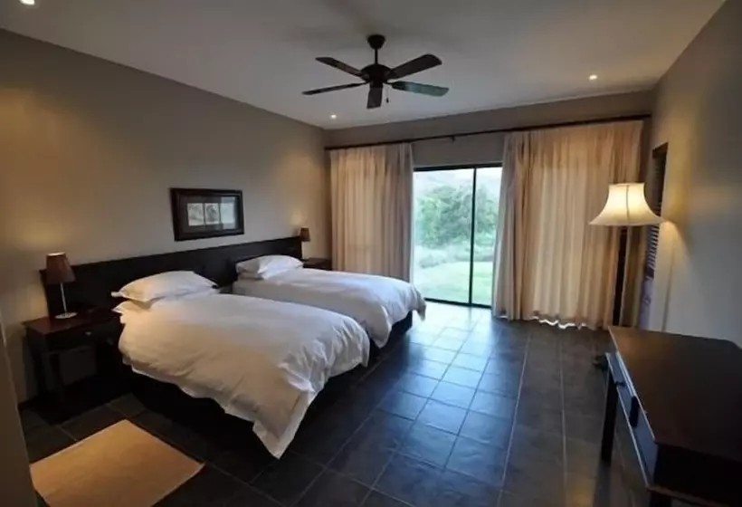 Hotelli Leriba Coastal Golf Lodge