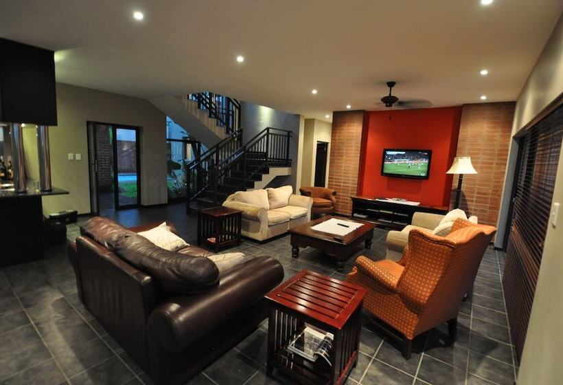 בית מלון כפרי Leriba Coastal Golf Lodge