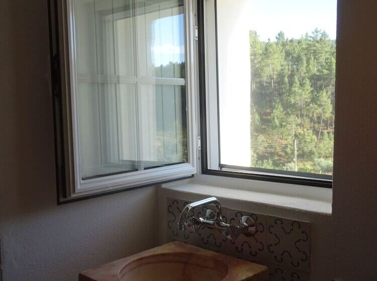 Palheiros Da Ribeira