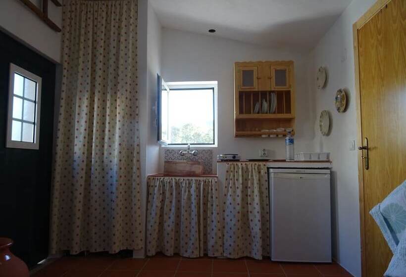 Palheiros Da Ribeira