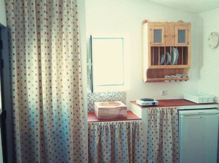 Palheiros Da Ribeira