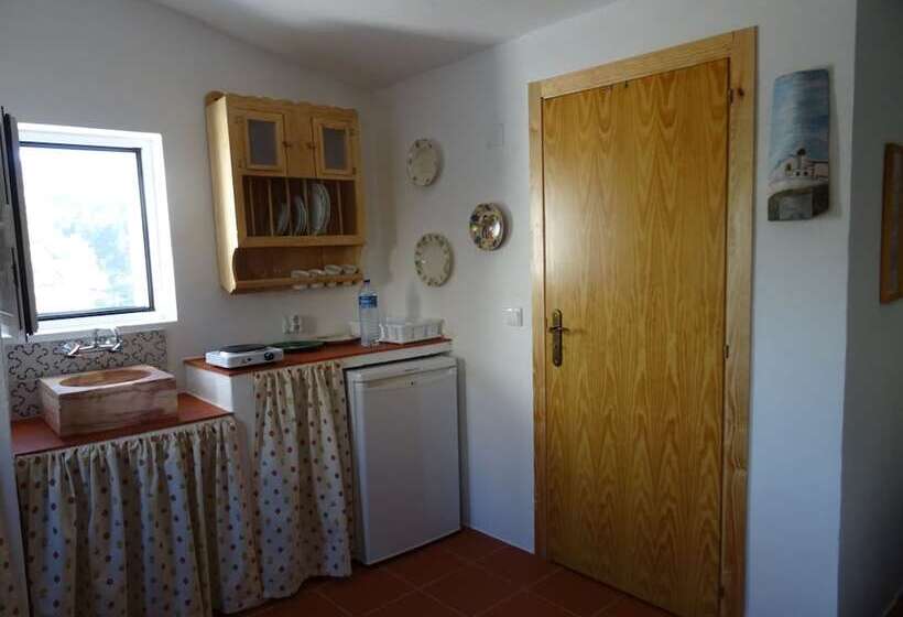 Palheiros Da Ribeira