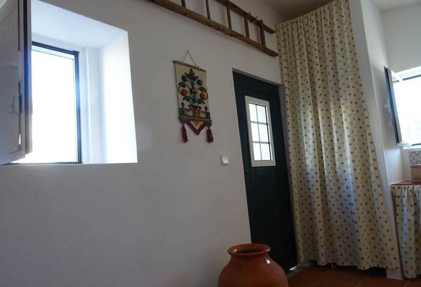 Palheiros Da Ribeira