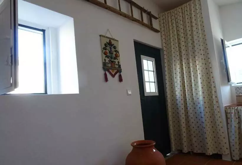 Palheiros Da Ribeira