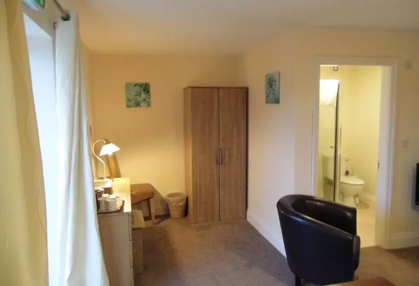 Majatalo Clerk Laithe Lodge