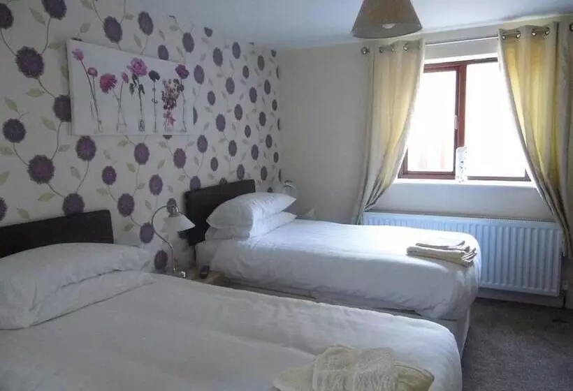 Majatalo Clerk Laithe Lodge