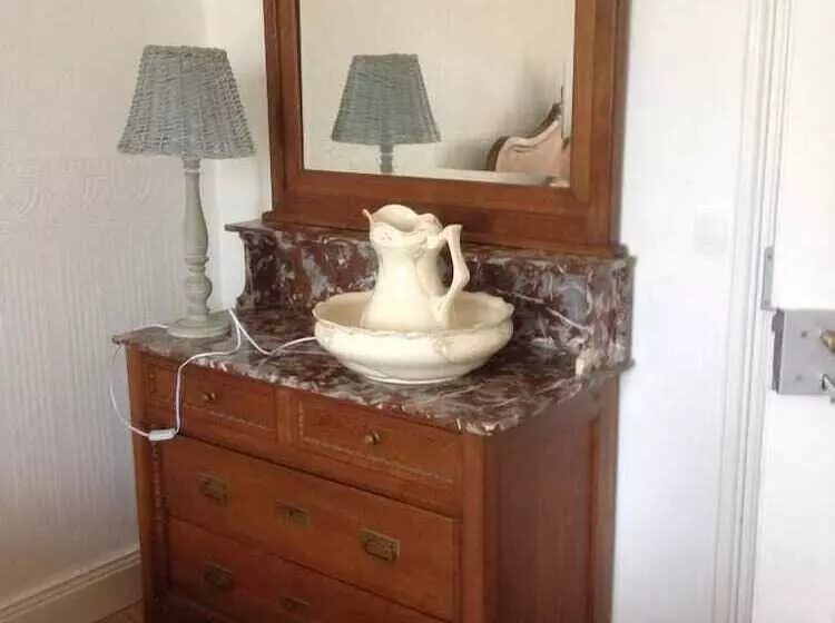 Majatalo L Obsidienne