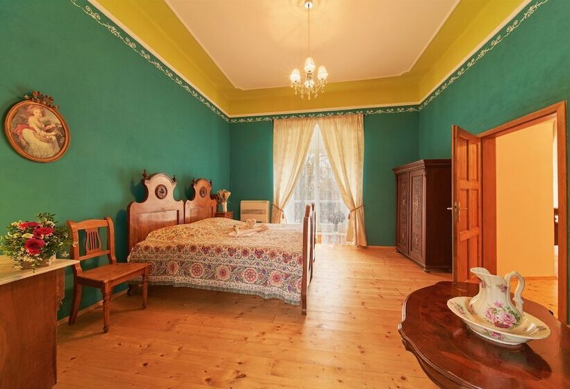 פנסיון Penzion Zámek Lešany