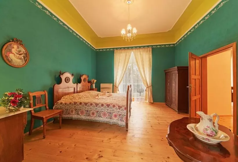 ペンション Penzion Zámek Lešany