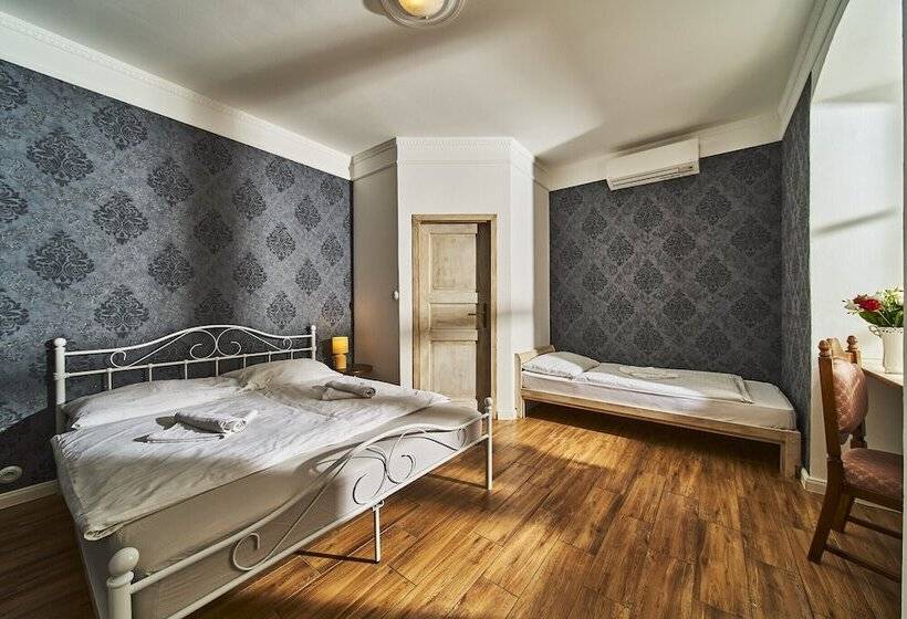 פנסיון Penzion Zámek Lešany