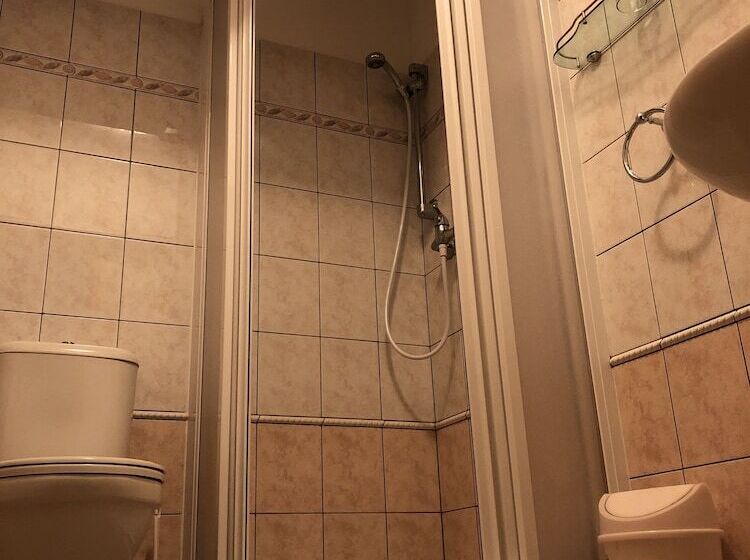 פנסיון Penzion Zámek Lešany