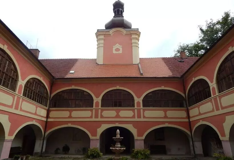 ペンション Penzion Zámek Lešany