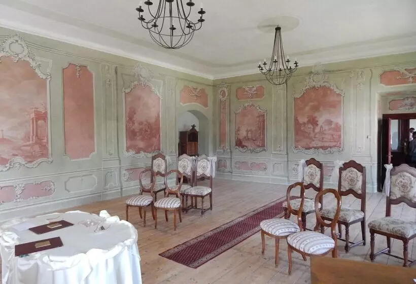 ペンション Penzion Zámek Lešany