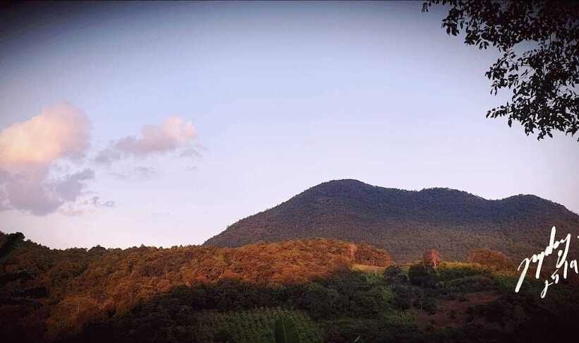 هتل Chiangkhan River Green Hill