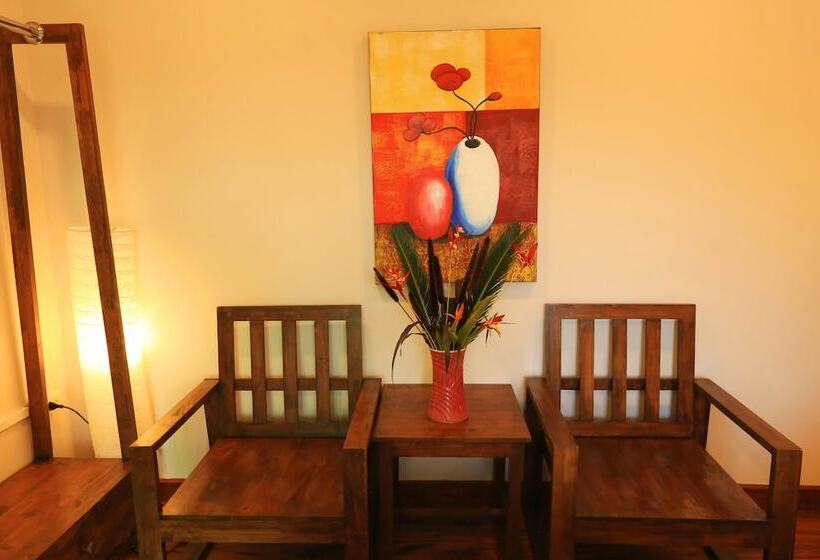 هتل Chiangkhan River Green Hill