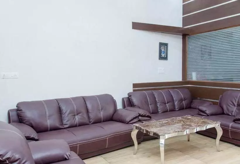 Hotelli Divine Inn By Oyo Rooms