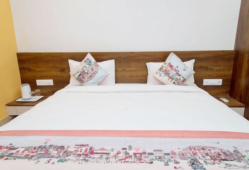 酒店 Divine Inn By Oyo Rooms