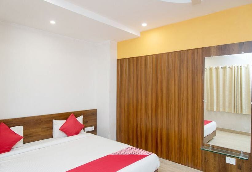 酒店 Divine Inn By Oyo Rooms