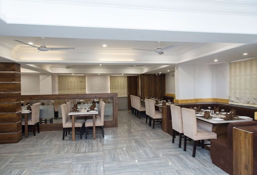 酒店 Divine Inn By Oyo Rooms