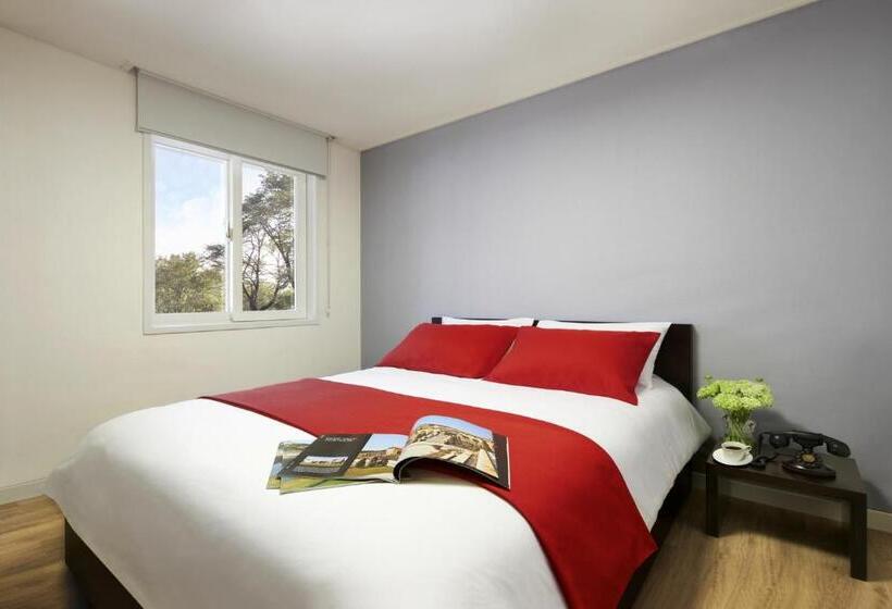 בית מלון כפרי Hanwha Resort Sanjeong Lake Annecy