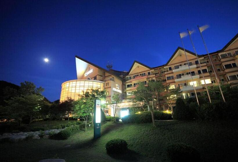 בית מלון כפרי Hanwha Resort Sanjeong Lake Annecy