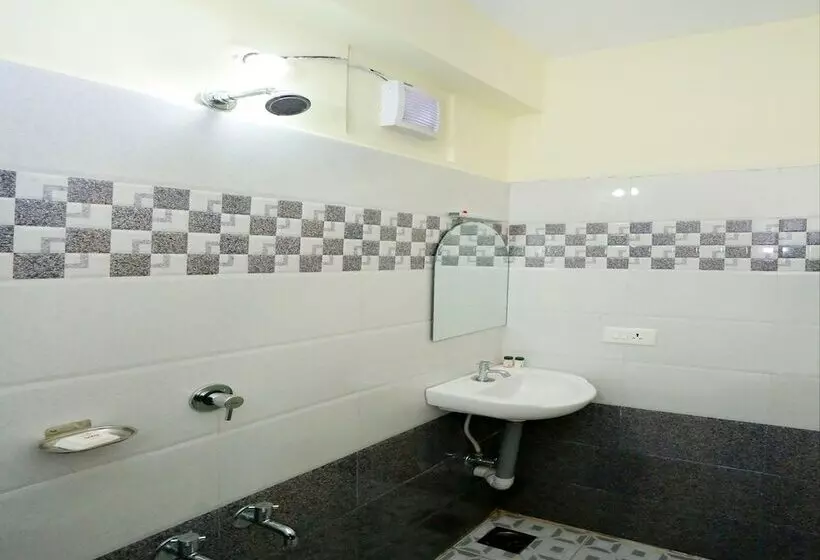 Hotelli Oyo 10149 Noor Residency