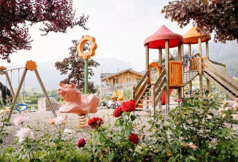 Maaseutuhotelli Agritur Maso Alle Rose B&b E Restaurant